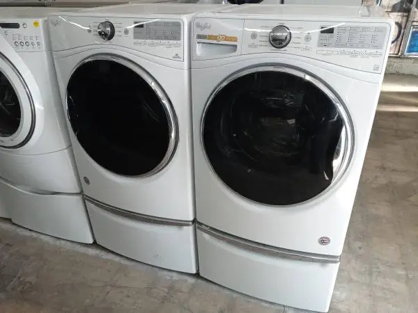 🌲Whirlpool front load washer and dryer set on pedestals