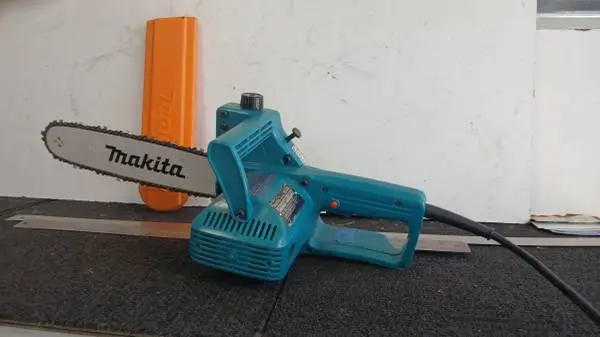 Makita 5012B 12 electric corded chainsaw made in Japan