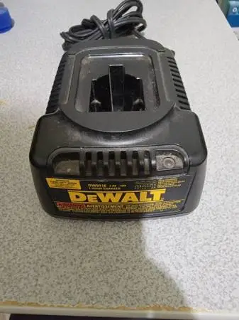 DeWalt 7.2V to 18V Battery Charger