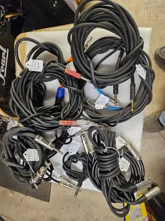 Wires speaker, guitar , bass .microphones erc