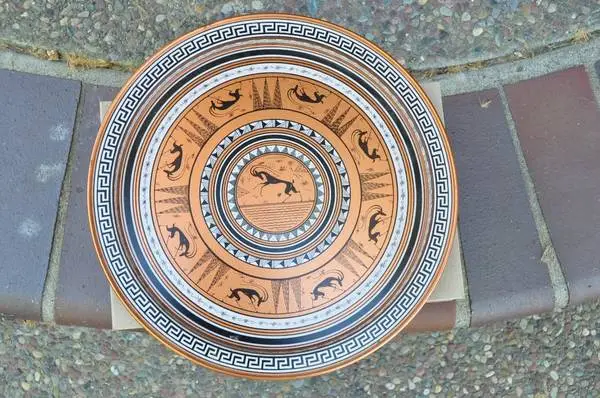 Replica decorative disc with artwork of Grecian Etruscan design (OBO)
