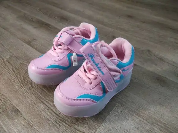 Kids Light Up Roller Skate Sneakers (Size: 28) For Sale