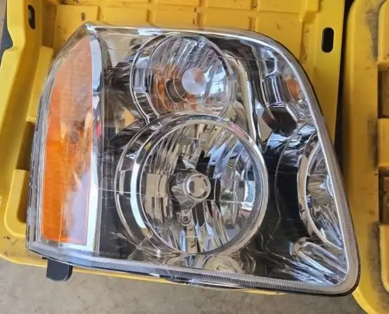 2008-2014 GMC Yukon Right Headlight