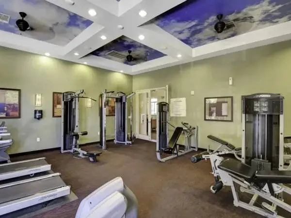 9 Foot Ceilings, Carpet, Accepts Electronic Payments