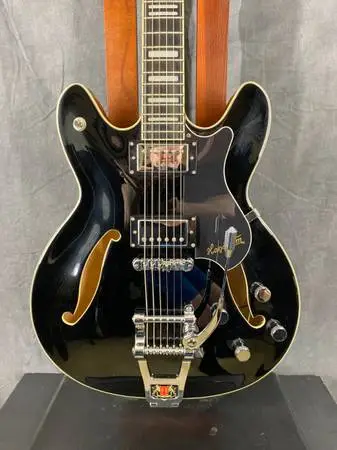 Hagstrom Tremar Viking Deluxe Semi-Hollow Guitar, Black w/ohsc