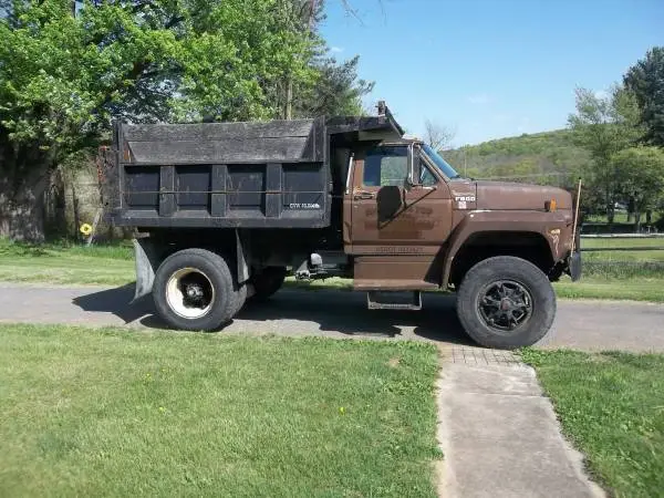 1987 Ford F800 Dump Truck