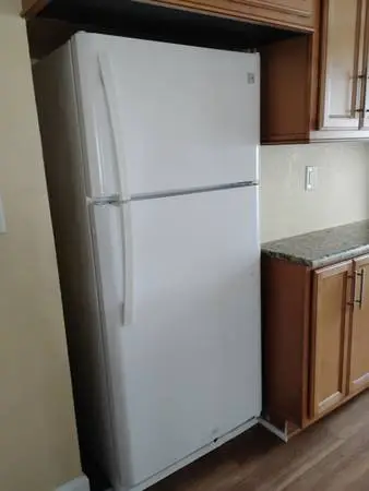 Refrigerator with ice maker for sale by owner