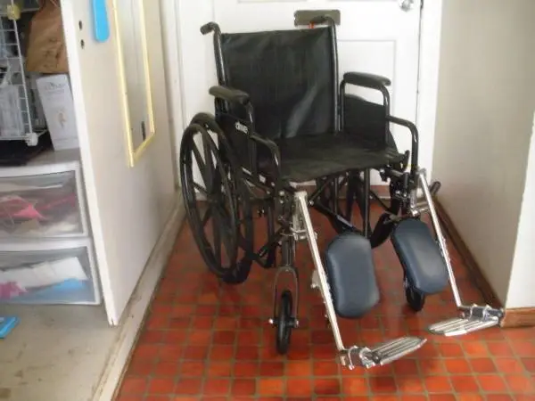 New Drive Medical®Silver Sport 2 SSP218DDA-SF Folding Wheelchair,Black