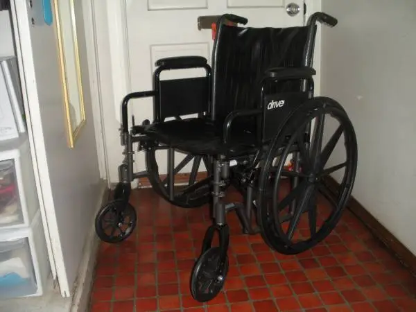 Drive Medical® Silver Sport 2 SSP220DDA-ELR Folding Wheelchair, Black