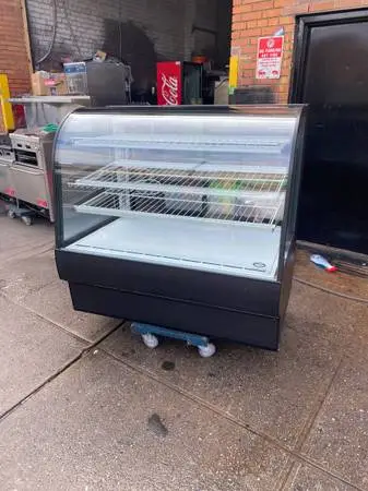4 Ft Bakery Display Case Refrigerator / restaurant equipment