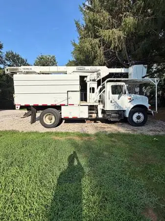 99 intenational bucket truck