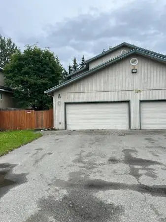 Duplex for Rent: 3 Bedroom | 2.5 Bathroom | 2 Car Garage