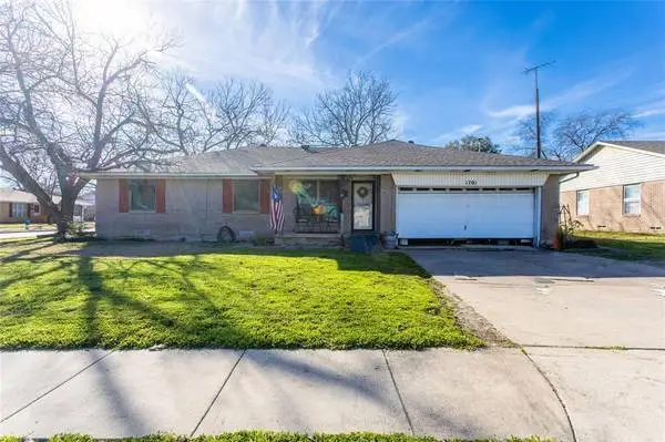 Charming Fully Remodeled Downtown Plano House for Rent–Prime Location