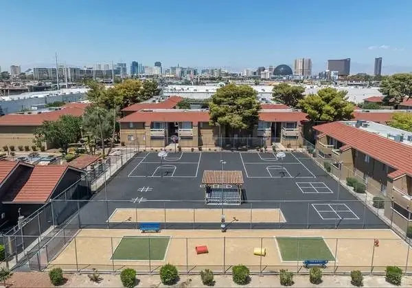 1/bd, Located in Las Vegas, Pool
