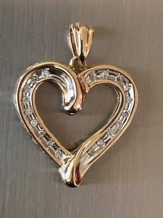 14K Gold Heart Pendant With Cluster Diamonds.
