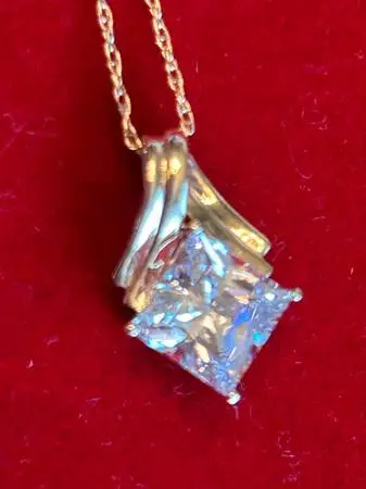 14K Gold Necklace With White Sapphire Gem Stone.