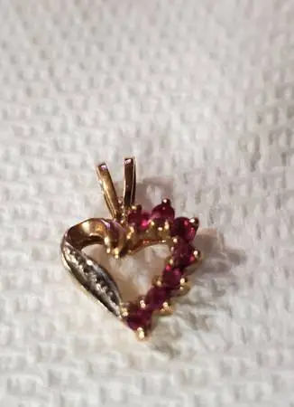 Small 10k gold heart pendant