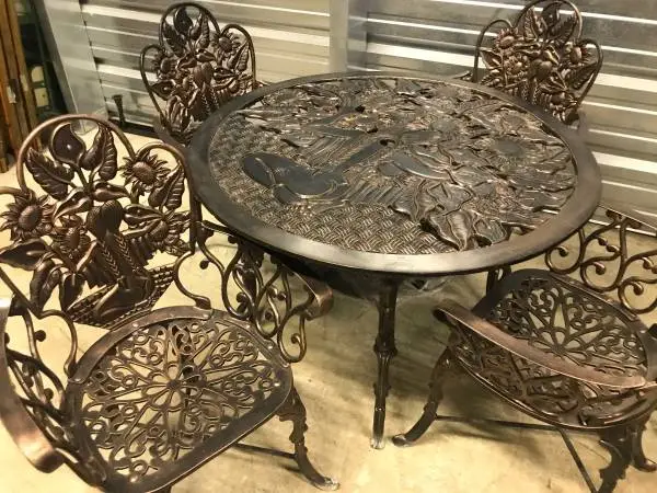New 40”Aluminum Patio Dining Table, 4 chairs Sunflower Calla Lily Lady