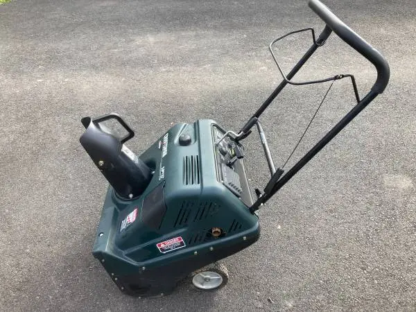 New (Briggs n Stratton) 4-Stroke 5hp 21 Snowblower w/elec Start....