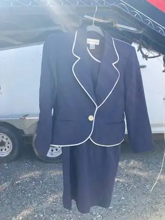 Womans 3pc Business Suit. Casual Corner size 6-8.