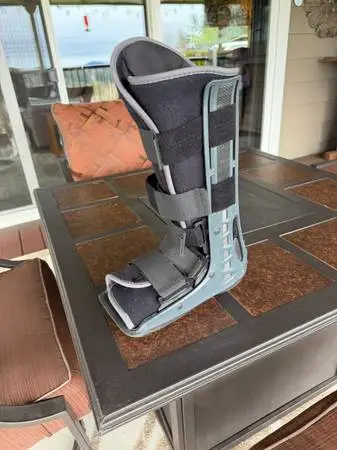 MAXTRAX WALKING BOOT MEDIUM