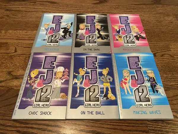 ♥ ♥ ♥ EJ12 GIRL HERO by Susannah McFarlane 6 Paperback Books