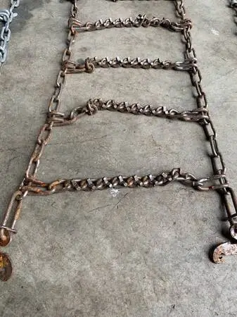 1 SETS OF TIRE CHAINS FOR SNOW 13
