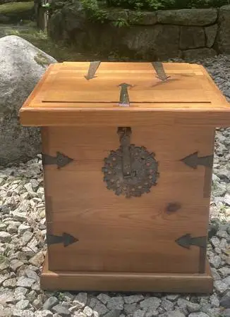 Wooden Pine Colonial Style Small Chest