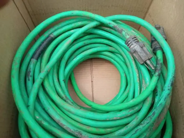 100 ft. heavy duty extension cord