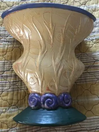 Butter 🧈 & Toast antique vase 🏺