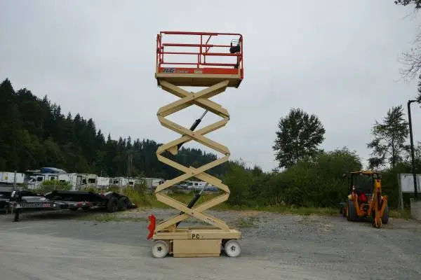 2003 JLG 2632 SCISSOR LIFT WITH 192 HOURS 32 WORK HEIGHT
