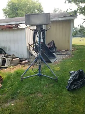 USED FLOOD LIGHT