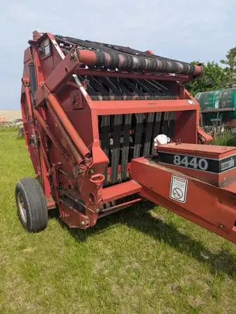 Case IH 8440 round baler