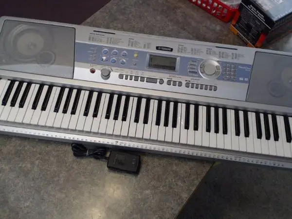 Yamaha DGX220 Package - 76 Keys, Touch, USB MIDI