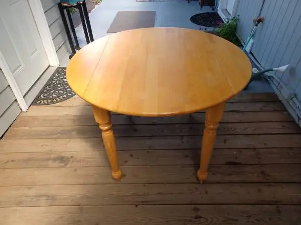 Dining room table