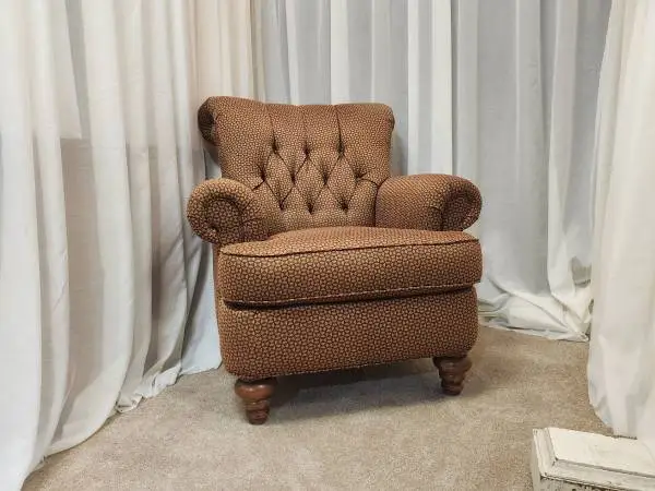Calloway - Flexsteel Tufted Armchair - Vintage Rolled Arm Club/Lounge/Reading Ch