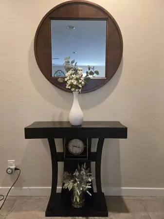 Table & Mirror
