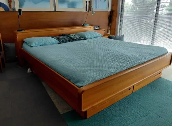 King Storage Bed