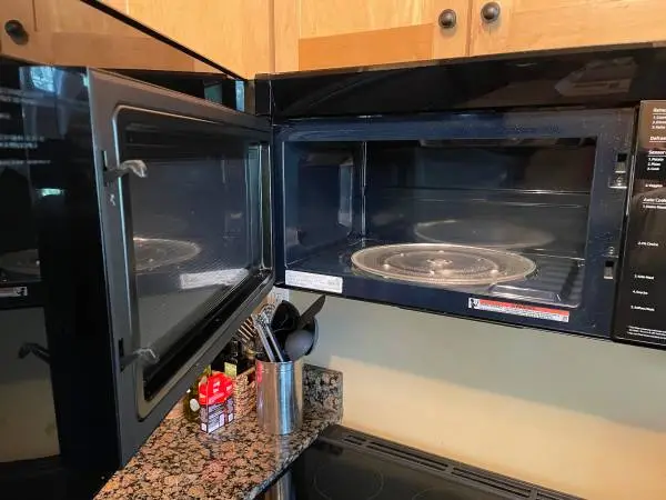 Samgung above stove microwave