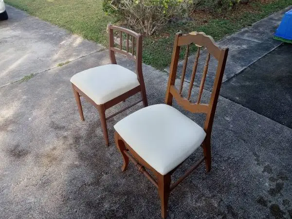 2Accent chairs