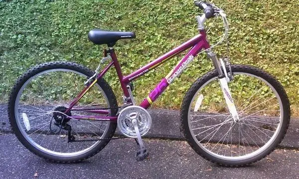 LIKE NEW! - LADIES/GIRLS TRAIL/ROAD! - TUNED UP! - LOW PRICE!