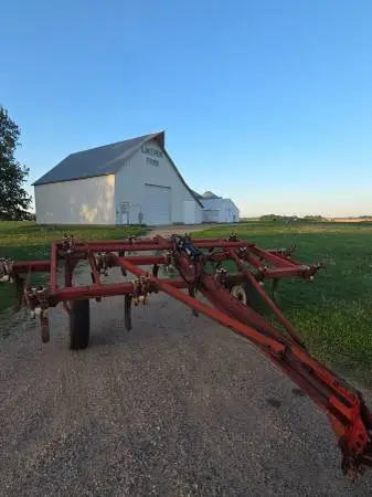 IH 14 FT Chisel Plow