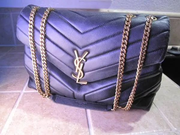 Yves Saint Laurent (YSL) Med. Loulou Quilted Leather Handbag Blk. Tote