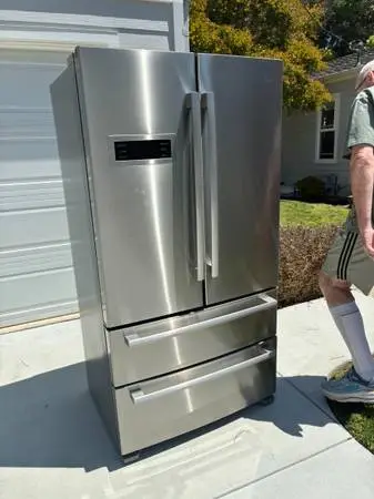 Bosch Stainless Steel Fridge (B21CL80SNS Model)
