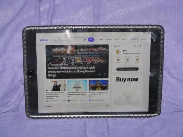 Apple iPad 2020 8th Generation 10.2 32gb Original Owner lightly used