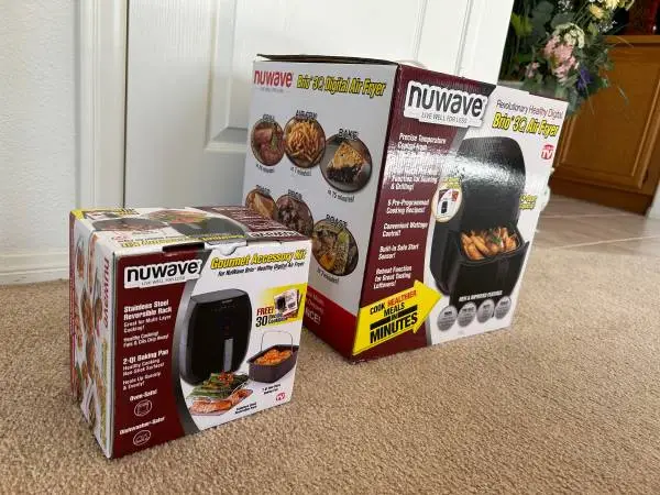 Nuwave brio 3Q air fryer & gourmet accessory Kit.