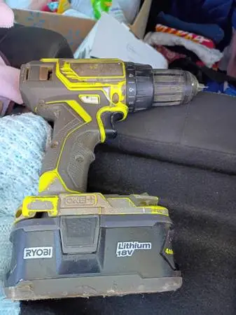 Almost new Ryobi drill runs great comes with battery pack
