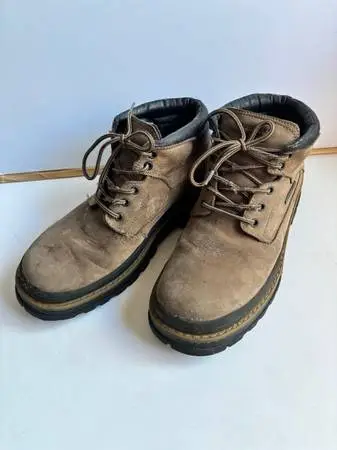 Skechers hiking boots Size 10.5 tan leather *used* SN4095
