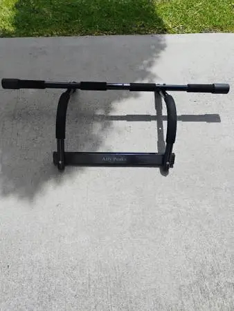 Ally peaks doorway pull up bar