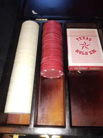 TEXAS HOLDEM NEW CARD DECK PLUS CHIPS ALL IN CARRY CASE